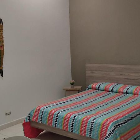 Hostal Komfort Medellin Ngoại thất bức ảnh