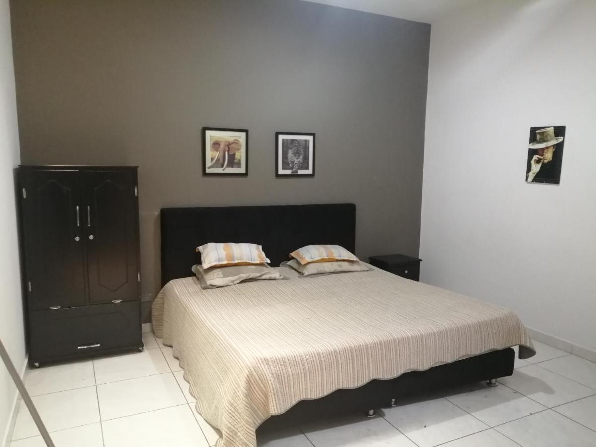Hostal Komfort Medellin Ngoại thất bức ảnh