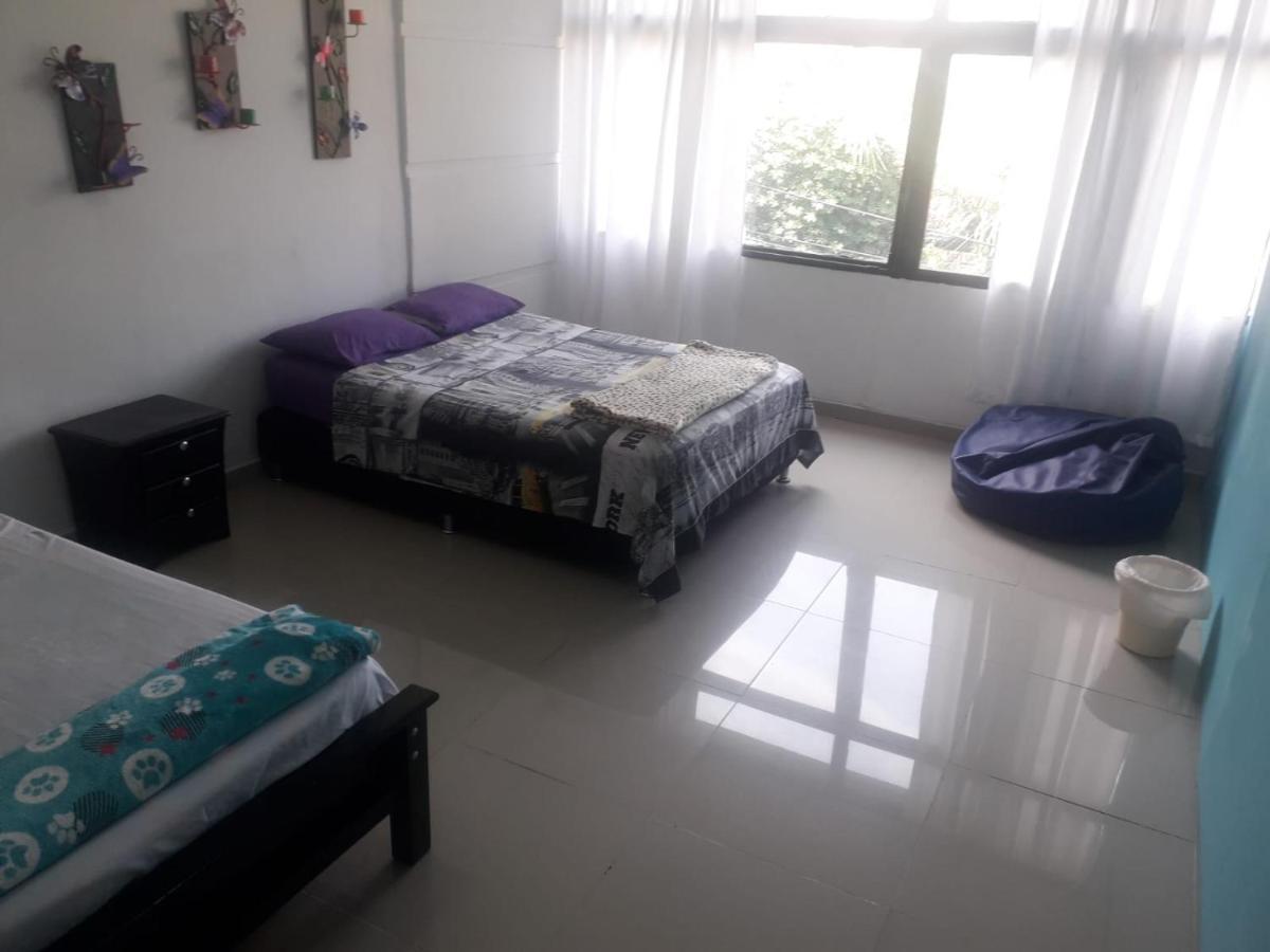 Hostal Komfort Medellin Ngoại thất bức ảnh